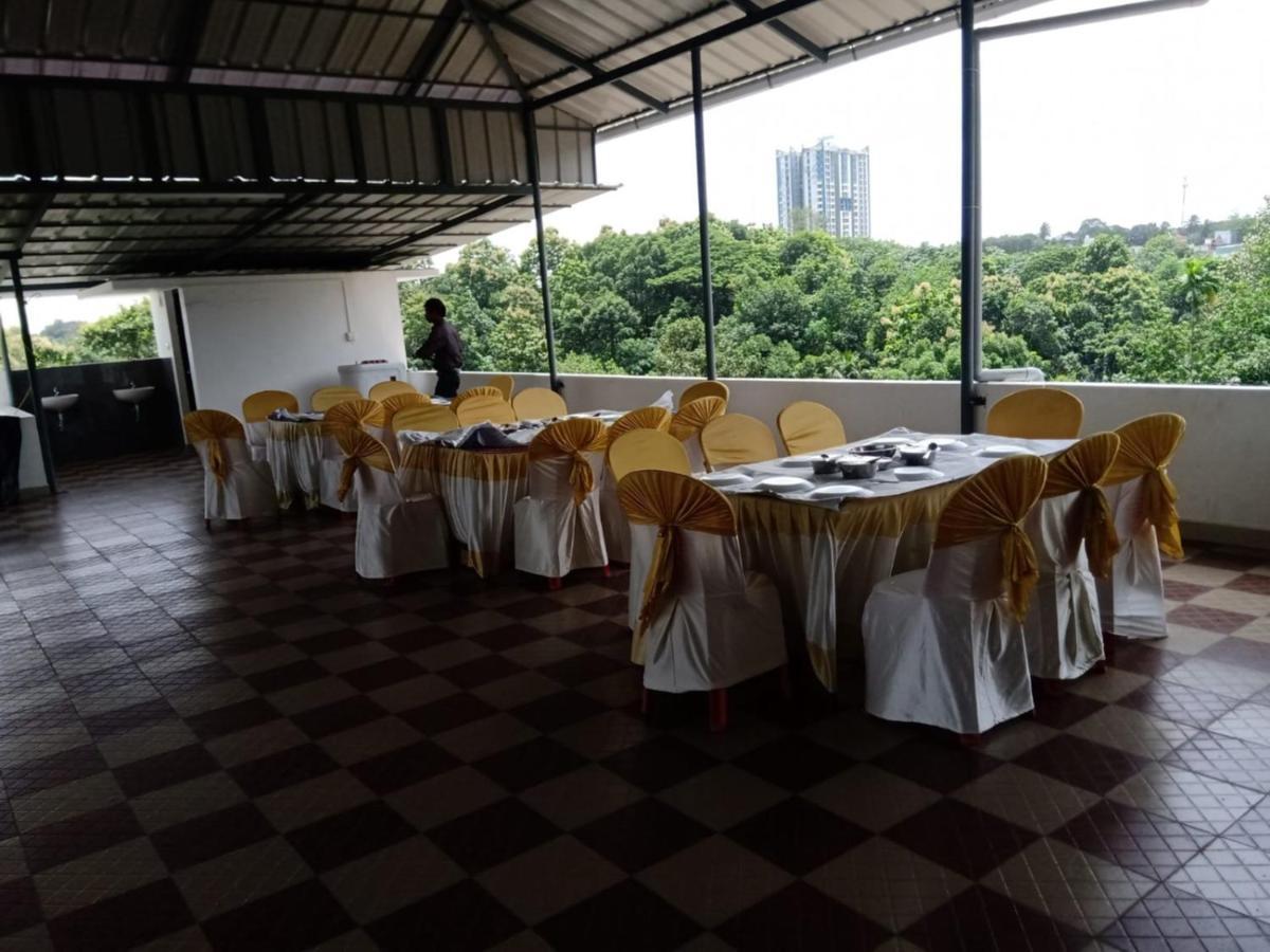 Shamrock Inn Kochi Extérieur photo